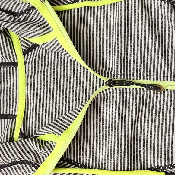 Women's activewear zip up - Picture 3 of 4